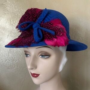 EXCITING DESIGNER 1960s' ROYAL BLUE FELT HAT + FUCHSIA/BLACK FEATHERS